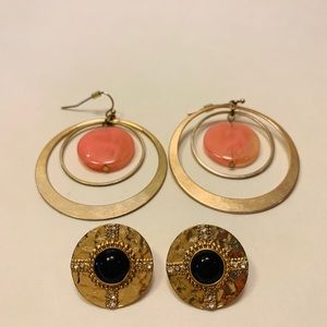 Set of two gold tone earrings